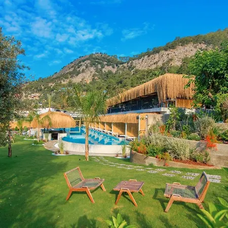 Morina Deluxe Hotell 3*